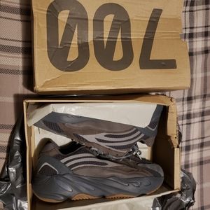 Mens/ Adidas (Yeezys)